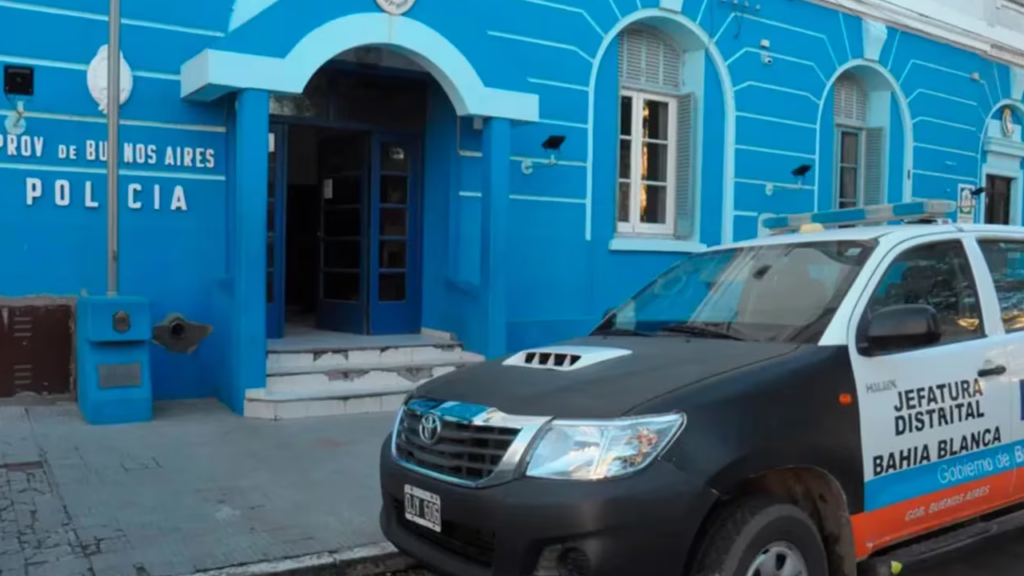 Un comisario de la Policía Bonaerense apareció muerto tras ser acusado de robar jugo tang y gel para el pelo