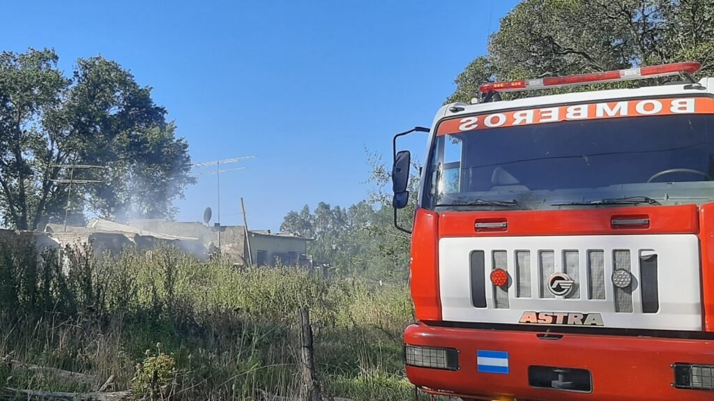 Una maquinaria se incendió en la zona rural