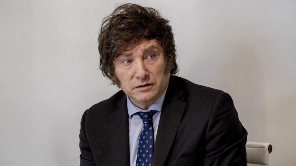 Milei presentó un dictamen diferente al acordado por los dialoguistas en la Ley Ómnibus