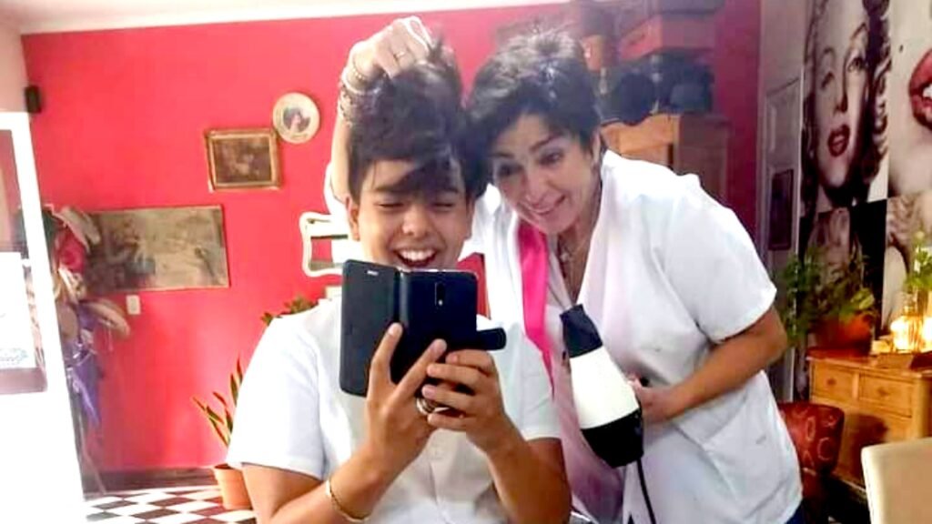 Cortes gratis: la iniciativa de una peluquera ayacuchense para quienes mas lo necesitan