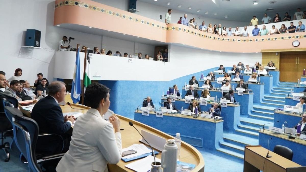 rio-negro-cobrara-a-nacion-por-el-agua-para-generar-energia