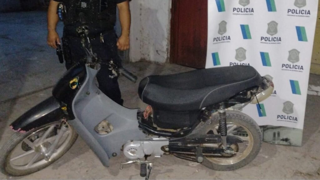 Recuperaron la moto robada a una joven en Ayacucho 