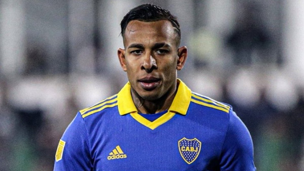 Sebastián Villa durante un partido con Colombia