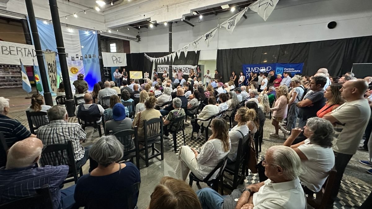 acto por el 24 de marzo en Ayacucho con autoridades y vecinos