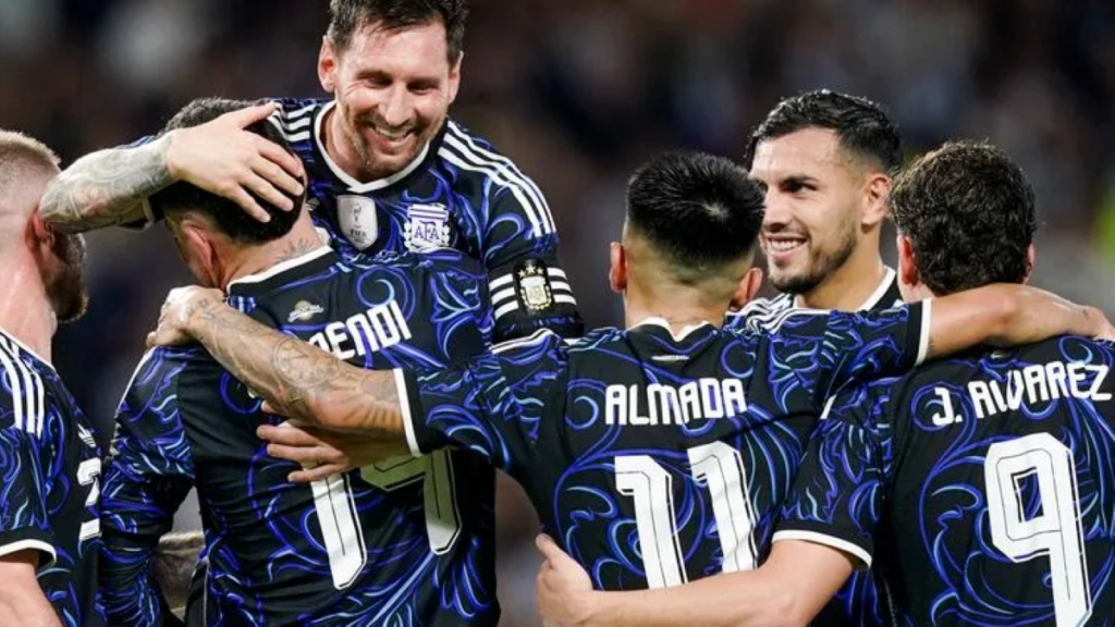 jugadores de Argentina festejando gol ante Zambia