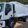 Dos camiones Iveco 0 km con cajas compactadoras adquiridos por la Municipalidad de Ayacucho.