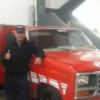 bomberos voluntarios de Jujuy junto a la autobomba donada en Santa Teresita