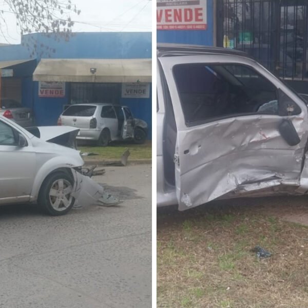 Volkswagen Gol y Chevrolet Aveo involucrados en un choque en la esquina de Poderoso y Brown, en Ayacucho.