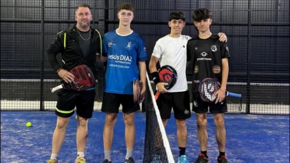 Jugadores de pádel en competencia en Tandil