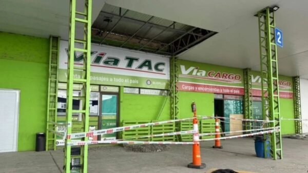 techo derrumbado en la terminal de Balcarce