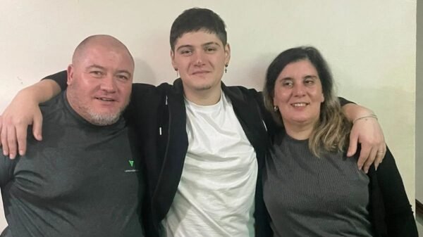 Thiago permanece internado tras el accidente con un colectivo y comenzó a responder mediante gestos.