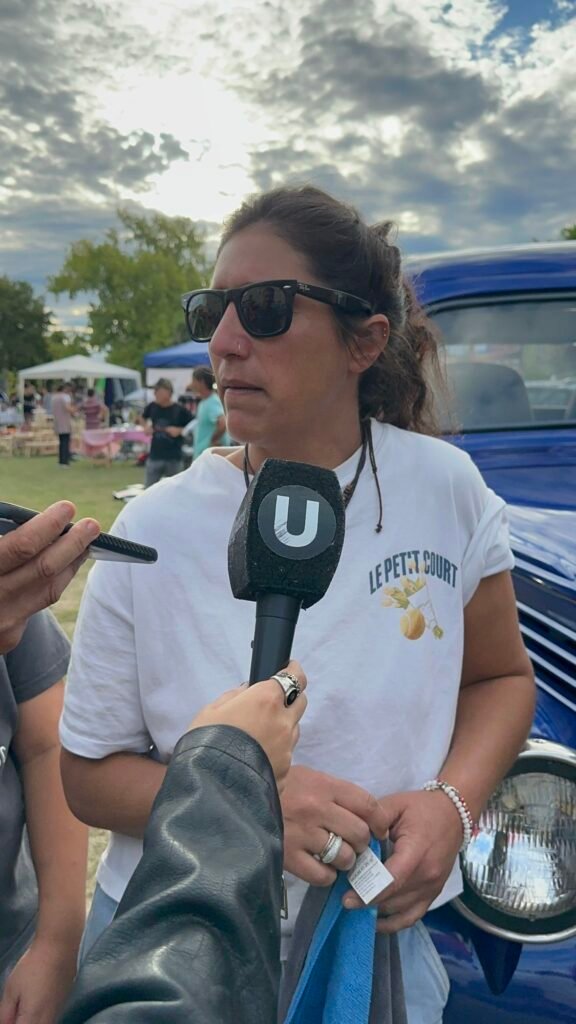 familiar cuenta la historia de camioneta clásica restaurada en Ayacucho