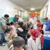 Alumnos de la Escuela Primaria N° 4 junto a Bomberos Voluntarios durante actividades del proyecto educativo sobre prevención y compromiso comunitario.