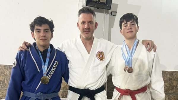 Competidores de la Escuela KAIZEN de Ayacucho en el Nacional de Jiu-Jitsu en Campana con medallas y logros destacados.