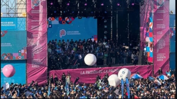 gente reunida en los juegos bonaerense