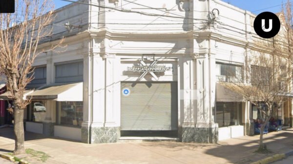 Librería céntrica ubicada en 25 de Mayo y Alem que cerró sus puertas en Ayacucho.