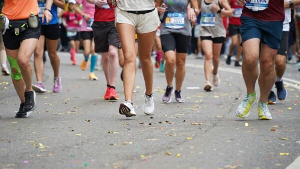 corredores participando en la Media Maratón del Gaucho en Ayacucho