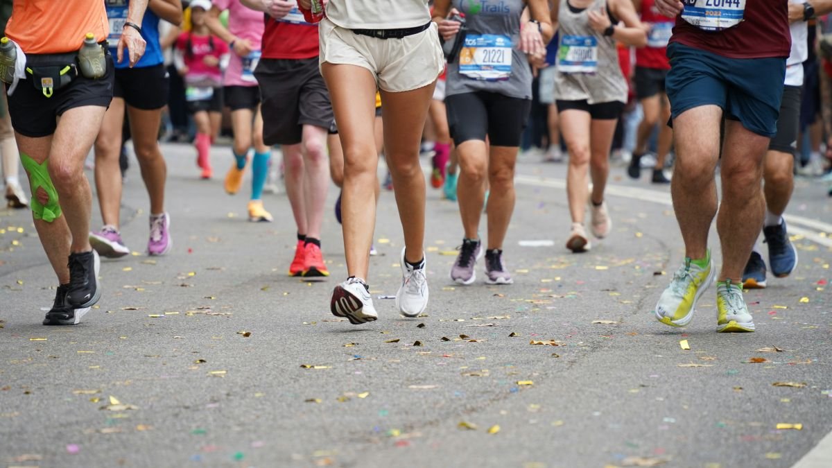 corredores participando en la Media Maratón del Gaucho en Ayacucho