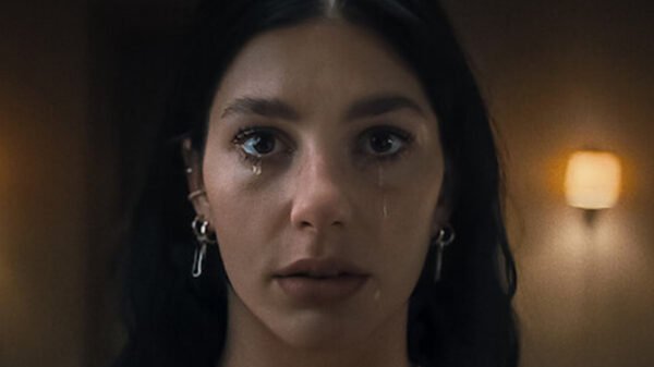 escena de la miniserie Algo terrible está a punto de suceder