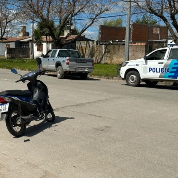 Accidente de tránsito entre una camioneta y una motocicleta en Ayacucho.