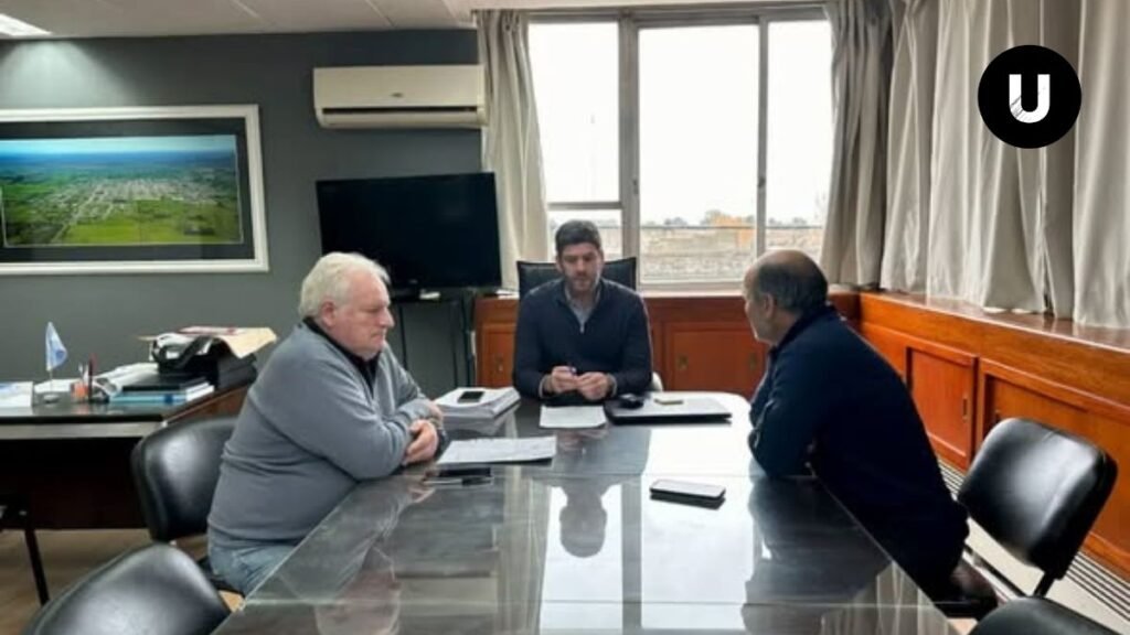 Integrantes de la nueva comisión del barrio Bella Artes junto a autoridades de la Municipalidad de Ayacucho.