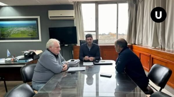 Integrantes de la nueva comisión del barrio Bella Artes junto a autoridades de la Municipalidad de Ayacucho.