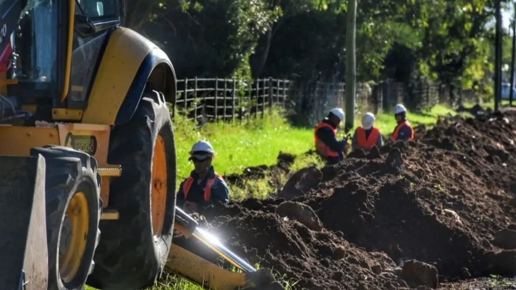 Trabajos de ampliación de red de gas en Villa Aurora
