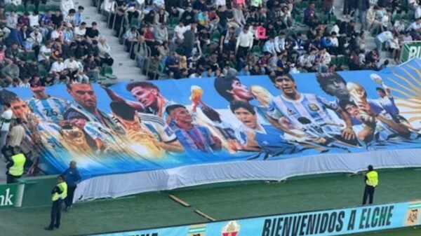 Lionel Scaloni junto a futbolistas de la Selección Argentina