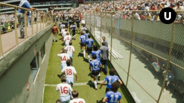 Hinchas argentinos con banderas durante un partido del Mundial 2026.