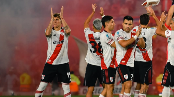 jugadores de River Plate previo al partido ante Carabobo
