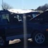 Camioneta volcada en un camino rural luego de haber sido robada en Villa Gesell.