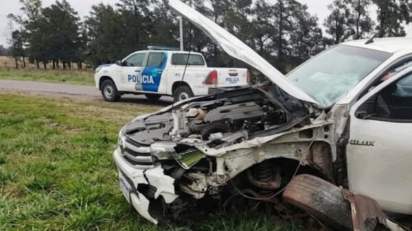 Operativo policial y de emergencias tras un choque fatal entre una motocicleta y una camioneta en la Ruta 29.