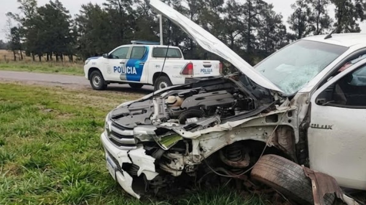 Operativo policial y de emergencias tras un choque fatal entre una motocicleta y una camioneta en la Ruta 29.