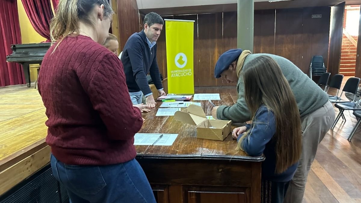 Sorteo de adjudicación de lotes realizado por la Municipalidad de Ayacucho para vecinos del distrito.