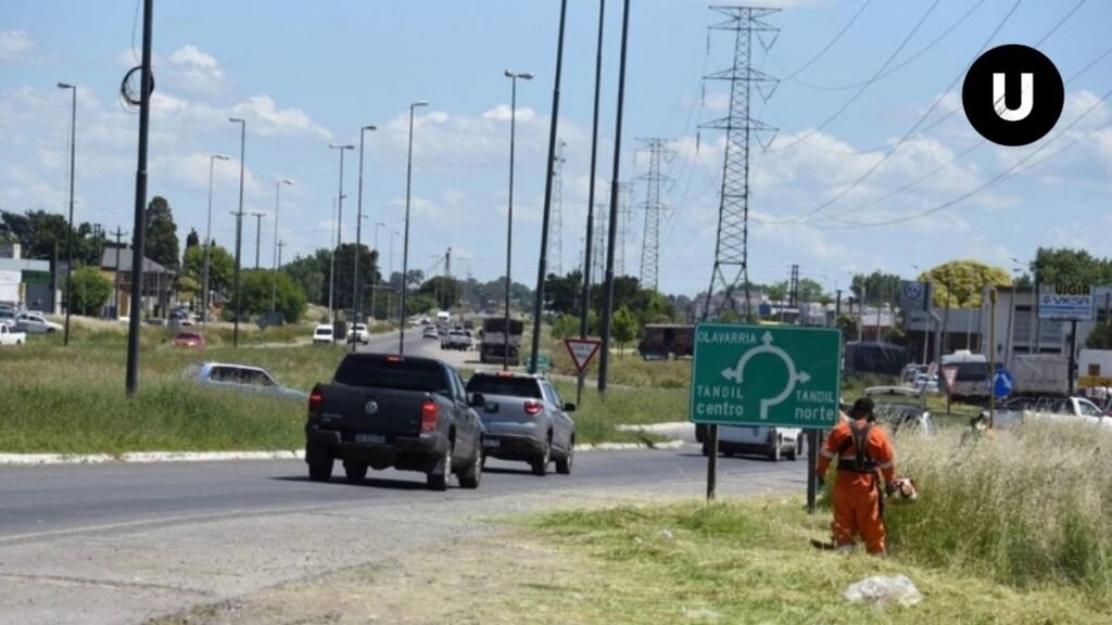 Rotonda de acceso a Tandil sobre la Ruta Nacional 226 donde se realizan trabajos de repavimentación.