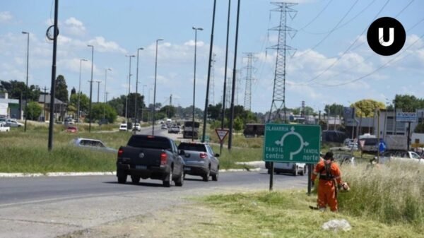 Rotonda de acceso a Tandil sobre la Ruta Nacional 226 donde se realizan trabajos de repavimentación.