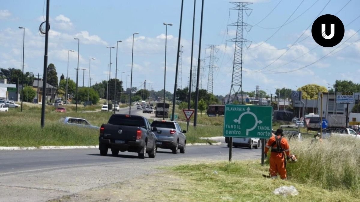 Rotonda de acceso a Tandil sobre la Ruta Nacional 226 donde se realizan trabajos de repavimentación.