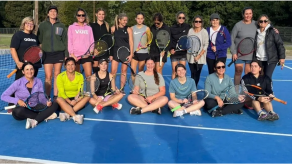 Encuentro de tenis femenino en el Tiro Federal de Ayacucho