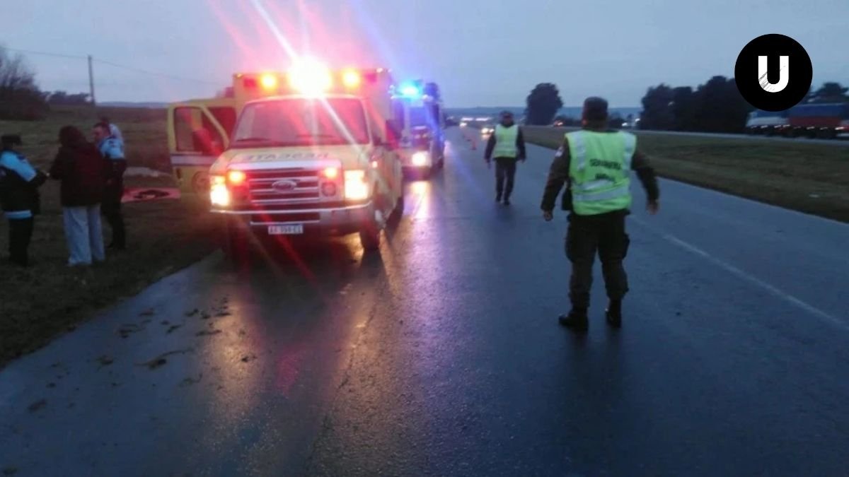 Auto volcado e incendiado sobre la Ruta Nacional 226, en jurisdicción de Balcarce, tras un violento accidente.